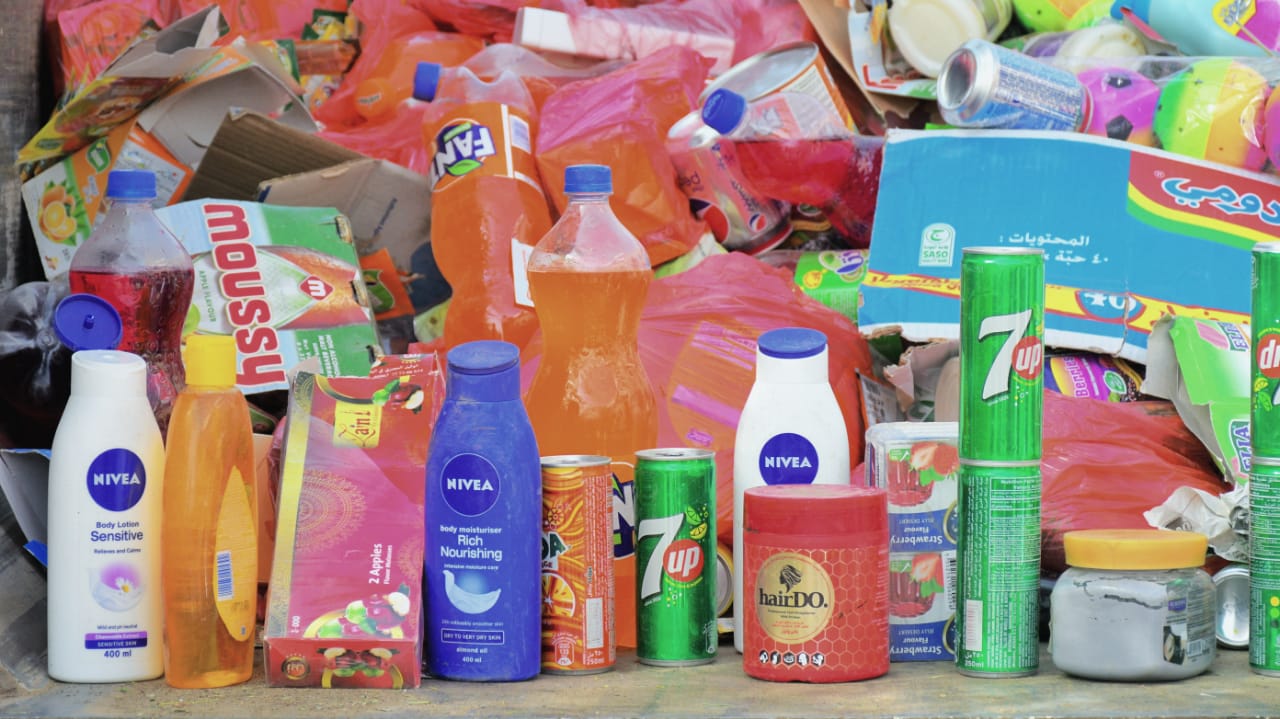 إتلاف 4 أطنان من المواد الغذائية والاستهلاكية الغير صالحة للاستخدام بمدينة مأرب